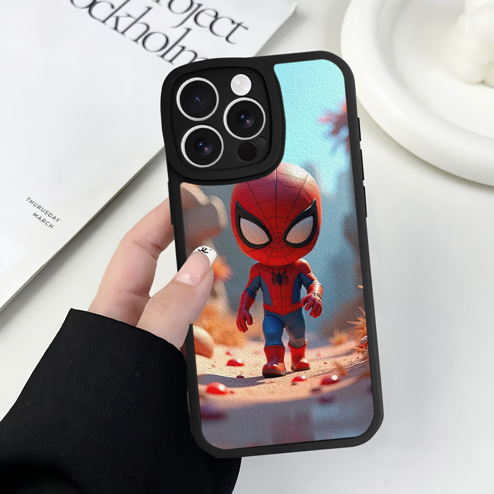 Spider Man スパイダーマン 【iPhone 16シリーズ対応】シリコンスマホケース（レザー調） 材質：シリコン